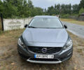 Серый Вольво V60 Cross Country, объемом двигателя 2.4 л и пробегом 172 тыс. км за 20500 $, фото 1 на Automoto.ua