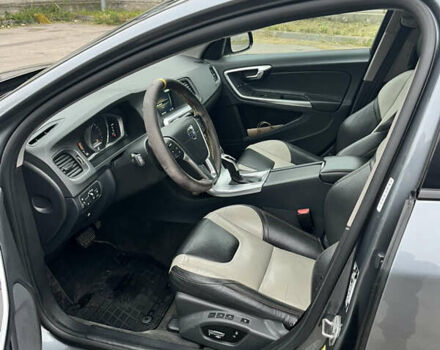 Серый Вольво V60 Cross Country, объемом двигателя 1.97 л и пробегом 225 тыс. км за 16000 $, фото 13 на Automoto.ua