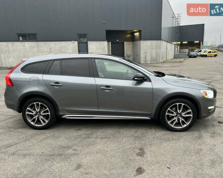 Серый Вольво V60 Cross Country, объемом двигателя 1.97 л и пробегом 225 тыс. км за 16000 $, фото 4 на Automoto.ua