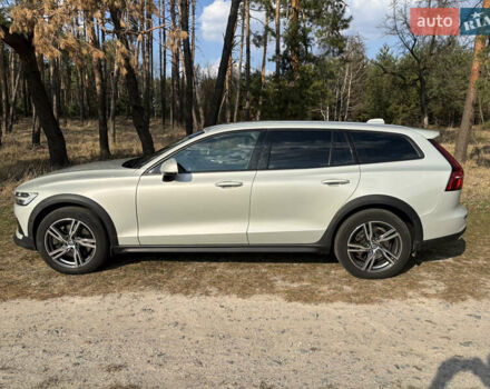 Серый Вольво V60 Cross Country, объемом двигателя 1.97 л и пробегом 105 тыс. км за 31500 $, фото 6 на Automoto.ua