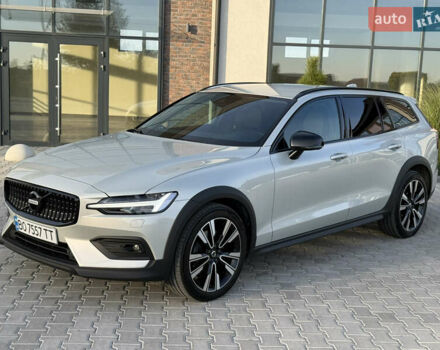 Серый Вольво V60 Cross Country, объемом двигателя 1.97 л и пробегом 137 тыс. км за 37400 $, фото 1 на Automoto.ua