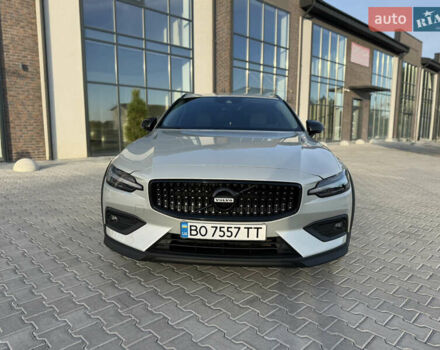 Серый Вольво V60 Cross Country, объемом двигателя 1.97 л и пробегом 137 тыс. км за 37400 $, фото 3 на Automoto.ua