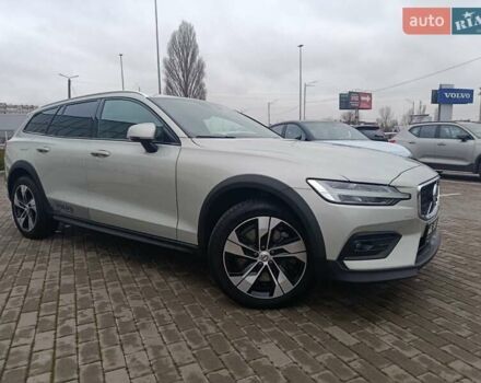Серый Вольво V60 Cross Country, объемом двигателя 1.97 л и пробегом 98 тыс. км за 34900 $, фото 5 на Automoto.ua
