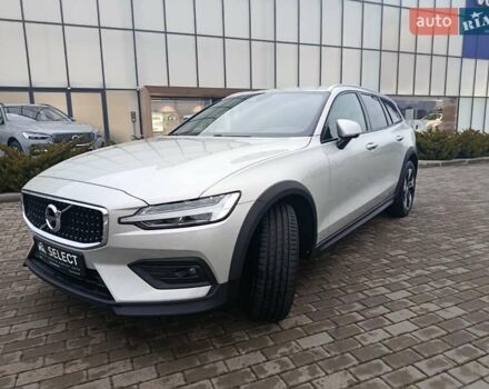 Серый Вольво V60 Cross Country, объемом двигателя 1.97 л и пробегом 98 тыс. км за 34900 $, фото 1 на Automoto.ua