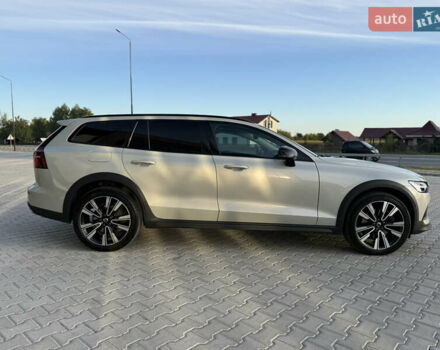 Серый Вольво V60 Cross Country, объемом двигателя 1.97 л и пробегом 137 тыс. км за 37400 $, фото 6 на Automoto.ua