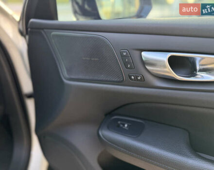 Серый Вольво V60 Cross Country, объемом двигателя 1.97 л и пробегом 137 тыс. км за 37400 $, фото 14 на Automoto.ua