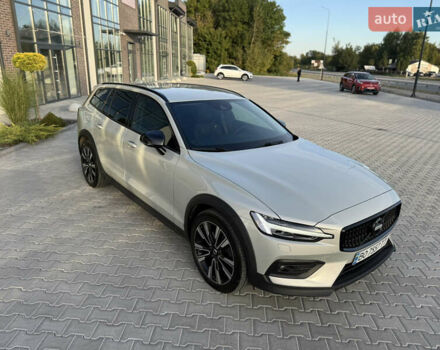 Серый Вольво V60 Cross Country, объемом двигателя 1.97 л и пробегом 137 тыс. км за 37400 $, фото 2 на Automoto.ua