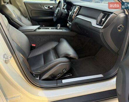 Серый Вольво V60 Cross Country, объемом двигателя 1.97 л и пробегом 137 тыс. км за 37400 $, фото 15 на Automoto.ua