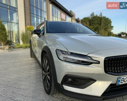 Серый Вольво V60 Cross Country, объемом двигателя 1.97 л и пробегом 137 тыс. км за 37400 $, фото 4 на Automoto.ua