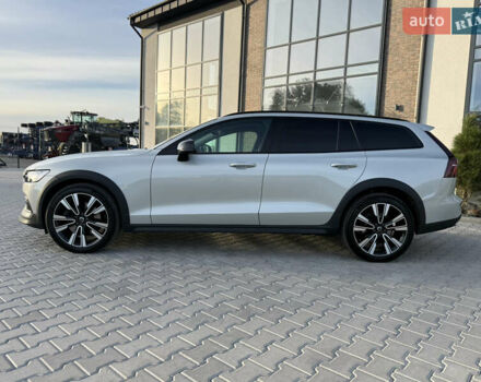 Серый Вольво V60 Cross Country, объемом двигателя 1.97 л и пробегом 137 тыс. км за 37400 $, фото 7 на Automoto.ua
