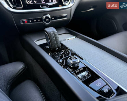 Серый Вольво V60 Cross Country, объемом двигателя 1.97 л и пробегом 137 тыс. км за 37400 $, фото 25 на Automoto.ua