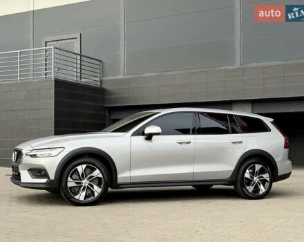 Сірий Вольво V60 Cross Country, об'ємом двигуна 1.97 л та пробігом 12 тис. км за 39900 $, фото 3 на Automoto.ua