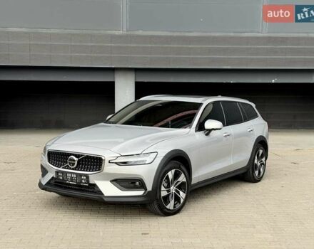 Сірий Вольво V60 Cross Country, об'ємом двигуна 1.97 л та пробігом 12 тис. км за 39900 $, фото 2 на Automoto.ua