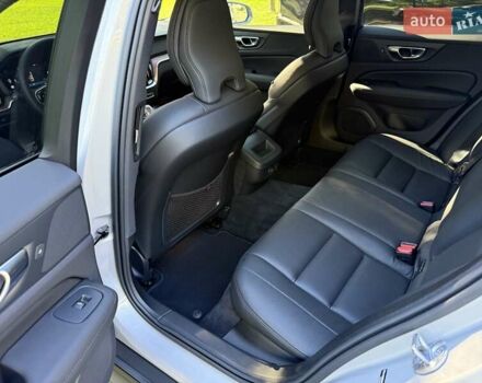 Серый Вольво V60 Cross Country, объемом двигателя 1.97 л и пробегом 11 тыс. км за 43500 $, фото 72 на Automoto.ua