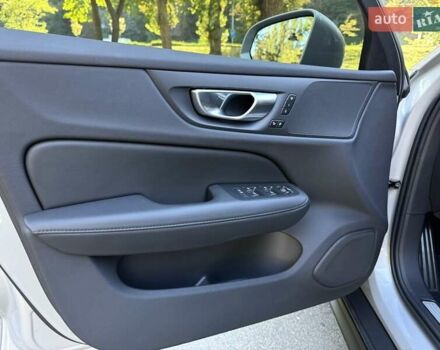 Серый Вольво V60 Cross Country, объемом двигателя 1.97 л и пробегом 11 тыс. км за 43500 $, фото 45 на Automoto.ua