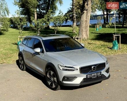 Серый Вольво V60 Cross Country, объемом двигателя 1.97 л и пробегом 11 тыс. км за 43500 $, фото 3 на Automoto.ua