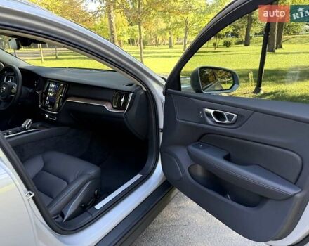 Серый Вольво V60 Cross Country, объемом двигателя 1.97 л и пробегом 11 тыс. км за 43500 $, фото 74 на Automoto.ua