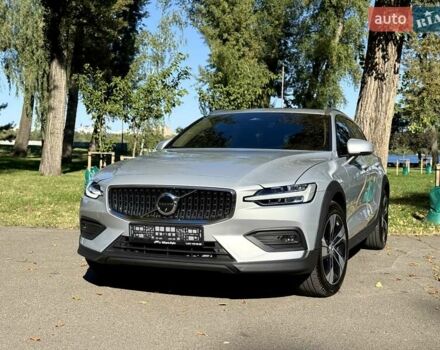 Серый Вольво V60 Cross Country, объемом двигателя 1.97 л и пробегом 11 тыс. км за 43500 $, фото 1 на Automoto.ua