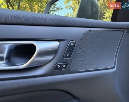 Серый Вольво V60 Cross Country, объемом двигателя 1.97 л и пробегом 11 тыс. км за 43500 $, фото 48 на Automoto.ua