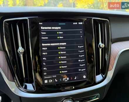 Серый Вольво V60 Cross Country, объемом двигателя 1.97 л и пробегом 11 тыс. км за 43500 $, фото 62 на Automoto.ua