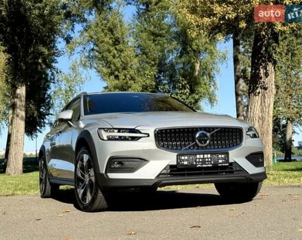 Серый Вольво V60 Cross Country, объемом двигателя 1.97 л и пробегом 11 тыс. км за 43500 $, фото 30 на Automoto.ua