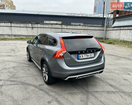 Серый Вольво V60 Cross Country, объемом двигателя 1.97 л и пробегом 225 тыс. км за 16000 $, фото 1 на Automoto.ua