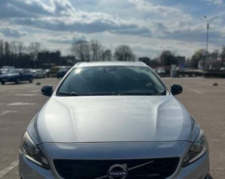 Серый Вольво V60 Cross Country, объемом двигателя 2 л и пробегом 169 тыс. км за 16300 $, фото 1 на Automoto.ua