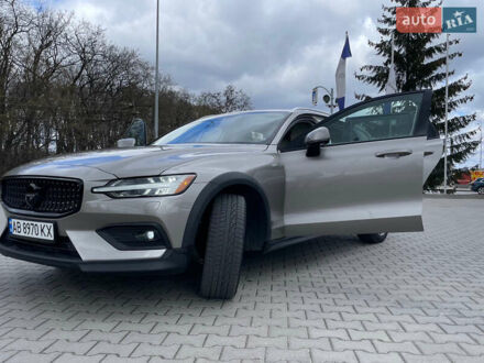 Вольво V60 Cross Country 2019 в Виннице на Automoto.ua Серый Вольво V60 Cross Country, объемом двигателя 1.97 л и пробегом 76 тыс. км за 29600 $, фото 1 на Automoto.ua