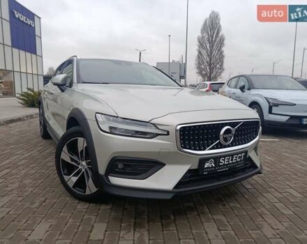 Серый Вольво V60 Cross Country, объемом двигателя 1.97 л и пробегом 98 тыс. км за 34900 $, фото 1 на Automoto.ua