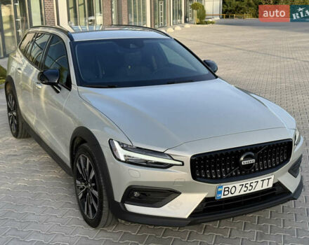 Серый Вольво V60 Cross Country, объемом двигателя 1.97 л и пробегом 137 тыс. км за 37400 $, фото 1 на Automoto.ua