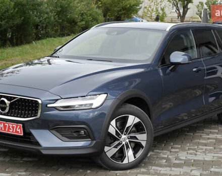 Синий Вольво V60 Cross Country, объемом двигателя 1.97 л и пробегом 190 тыс. км за 32800 $, фото 2 на Automoto.ua