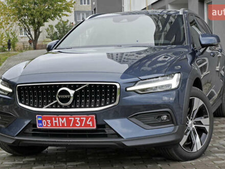 Синий Вольво V60 Cross Country, объемом двигателя 1.97 л и пробегом 190 тыс. км за 32800 $, фото 1 на Automoto.ua