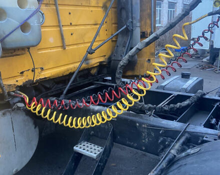 Желтый Вольво VNL 660, объемом двигателя 12.1 л и пробегом 1000 тыс. км за 25500 $, фото 17 на Automoto.ua