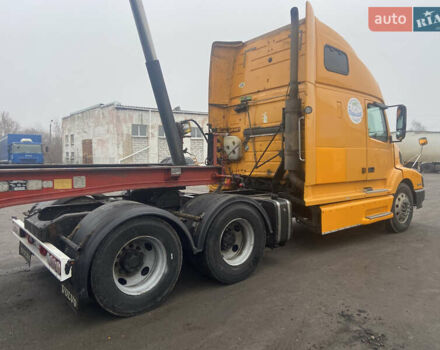 Желтый Вольво VNL 660, объемом двигателя 12.1 л и пробегом 1000 тыс. км за 25500 $, фото 8 на Automoto.ua