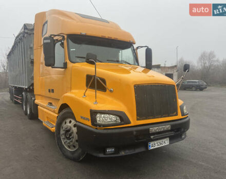 Желтый Вольво VNL 660, объемом двигателя 12.1 л и пробегом 1000 тыс. км за 25500 $, фото 43 на Automoto.ua