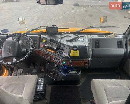 Желтый Вольво VNL 660, объемом двигателя 12.1 л и пробегом 1000 тыс. км за 25500 $, фото 39 на Automoto.ua