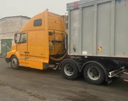 Желтый Вольво VNL 660, объемом двигателя 12.1 л и пробегом 1000 тыс. км за 25500 $, фото 3 на Automoto.ua