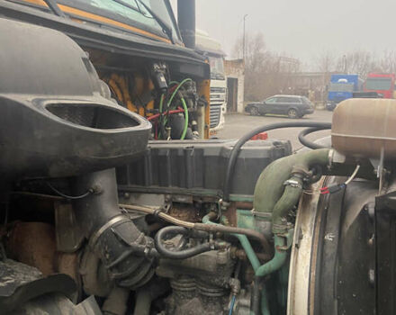 Желтый Вольво VNL 660, объемом двигателя 12.1 л и пробегом 1000 тыс. км за 25500 $, фото 12 на Automoto.ua