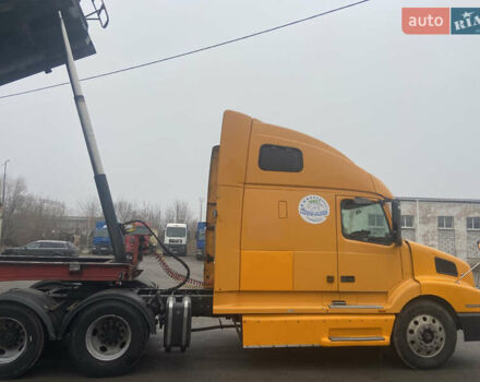 Желтый Вольво VNL 660, объемом двигателя 12.1 л и пробегом 1000 тыс. км за 25500 $, фото 23 на Automoto.ua