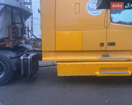 Желтый Вольво VNL 660, объемом двигателя 12.1 л и пробегом 1000 тыс. км за 25500 $, фото 5 на Automoto.ua