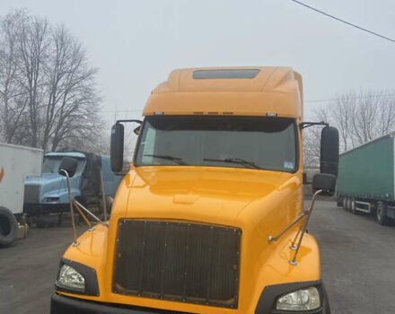 Желтый Вольво VNL 660, объемом двигателя 12.1 л и пробегом 1000 тыс. км за 25500 $, фото 36 на Automoto.ua