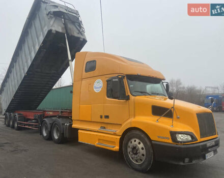 Желтый Вольво VNL 660, объемом двигателя 12.1 л и пробегом 1000 тыс. км за 25500 $, фото 9 на Automoto.ua