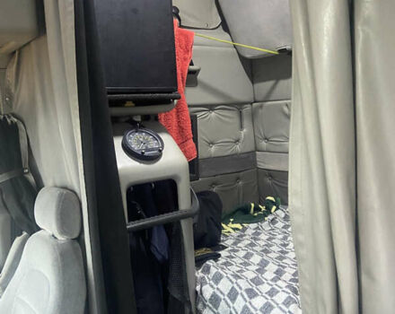 Желтый Вольво VNL 660, объемом двигателя 12.1 л и пробегом 1000 тыс. км за 25500 $, фото 44 на Automoto.ua