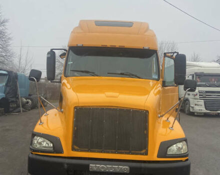 Желтый Вольво VNL 660, объемом двигателя 12.1 л и пробегом 1000 тыс. км за 25500 $, фото 38 на Automoto.ua