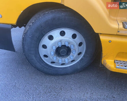 Желтый Вольво VNL 660, объемом двигателя 12.1 л и пробегом 1000 тыс. км за 25500 $, фото 35 на Automoto.ua