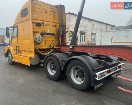 Желтый Вольво VNL 660, объемом двигателя 12.1 л и пробегом 1000 тыс. км за 25500 $, фото 11 на Automoto.ua