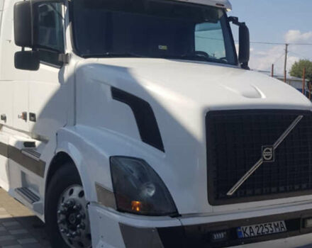 Белый Вольво VNL 670, объемом двигателя 12 л и пробегом 988 тыс. км за 13500 $, фото 2 на Automoto.ua