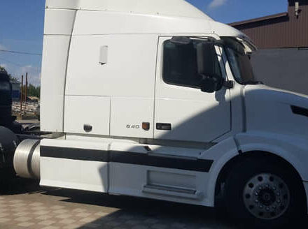 Вольво VNL 670 2003 в Борисполе на Automoto.ua Белый Вольво VNL 670, объемом двигателя 12 л и пробегом 988 тыс. км за 13500 $, фото 1 на Automoto.ua