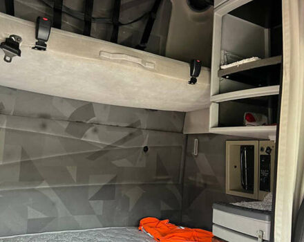 Червоний Вольво VNL 670, об'ємом двигуна 12 л та пробігом 9 тис. км за 11500 $, фото 3 на Automoto.ua