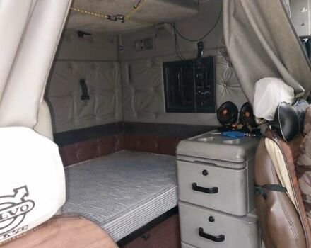 Желтый Вольво VNL 670, объемом двигателя 12 л и пробегом 2 тыс. км за 10000 $, фото 4 на Automoto.ua